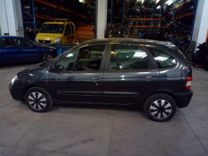 Renault Scenic (4)